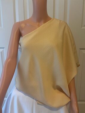 One-Shoulder Textured Top in Pale Yellow